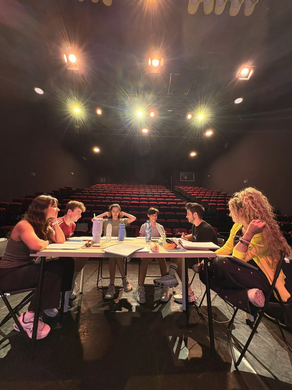 Los Teatros Luchana firman su primera producción propia con 'El misterioso verano de Alba Ryder', un musical retro para toda la familia
