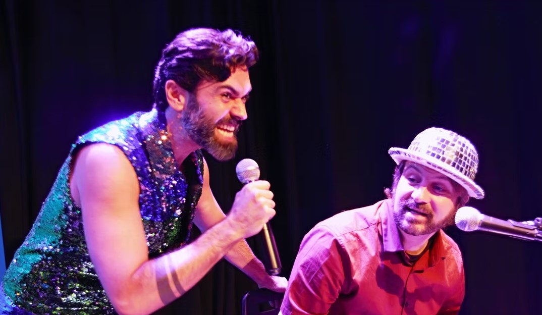 Con un canto en los dientes