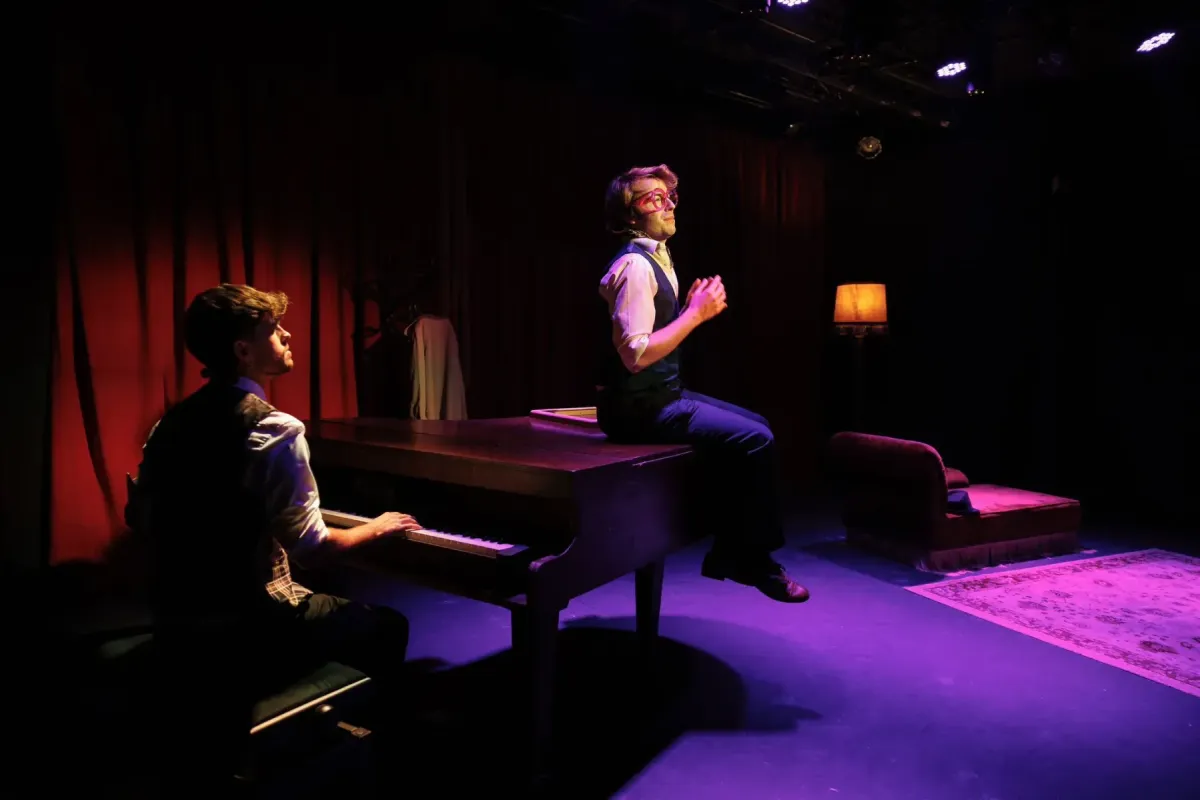 "Assassinat per a dos": el aclamado y premiado musical de misterio se estrena en catalán en el Teatre Goya de Barcelona