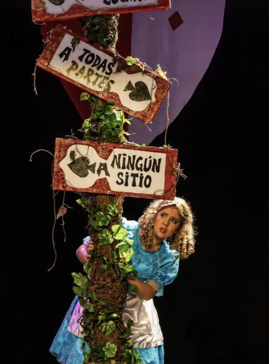 Imagen del musical Alicia en el país de las maravillas