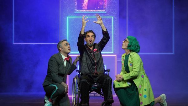 «La Noche del Gato Negro» regresa a la cartelera con su segunda temporada de misterio, enredo y humor absurdo