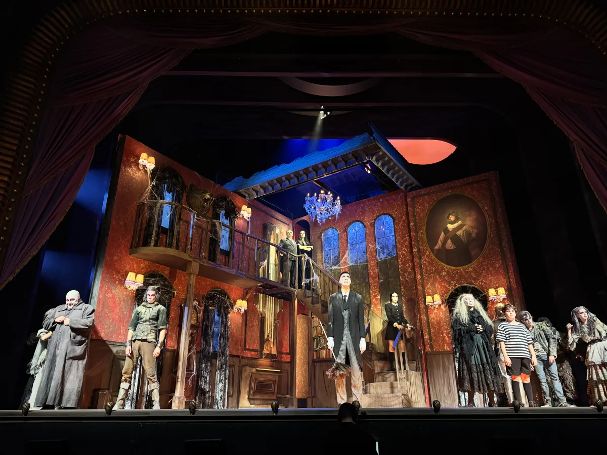 Asistimos al regreso de «La familia Addams»: vídeos de «Cuando eres Addams» y «Por esta vez»
