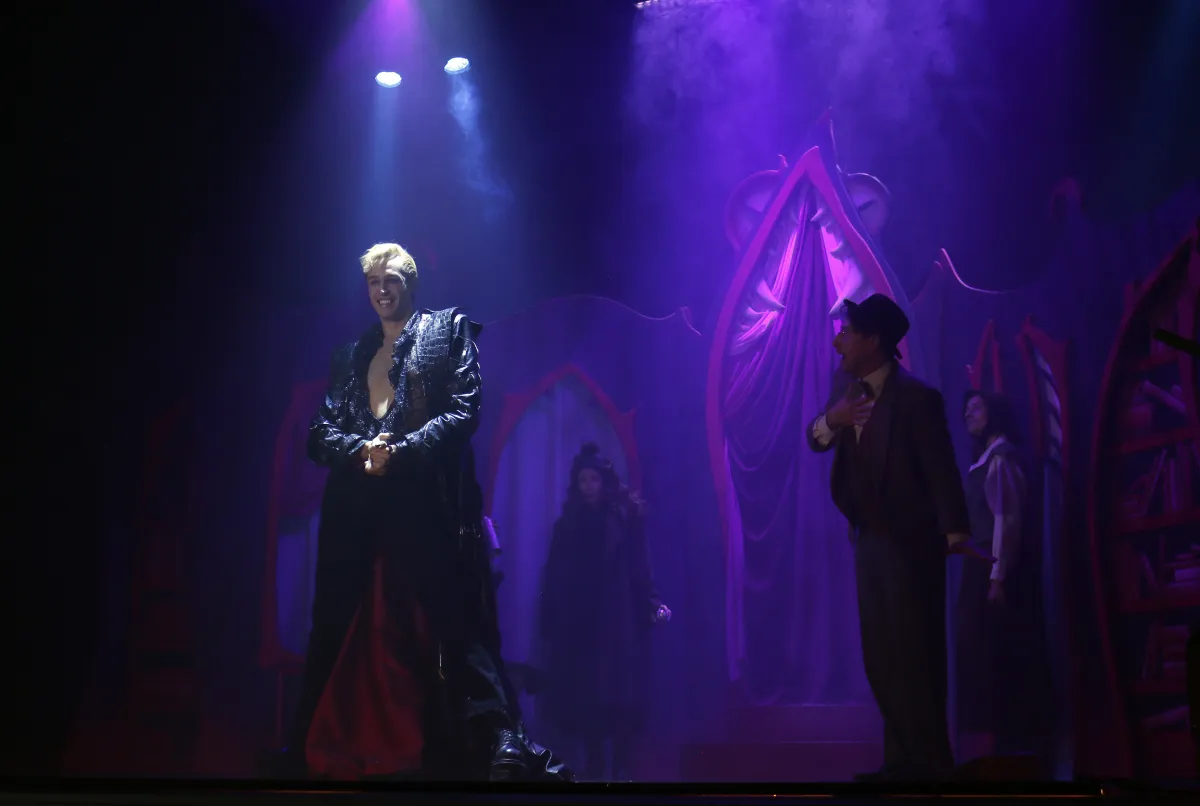 «Drácula, una comedia terrorífica» aterriza en el Rooftop Lírico del Teatro Calderón: estuvimos en su presentación y pase gráfico