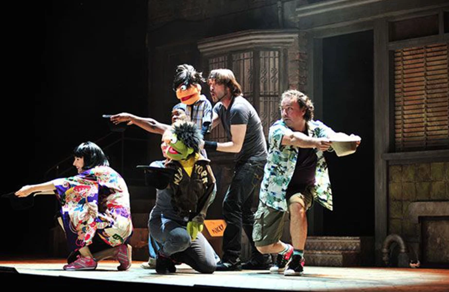 Imagen del musical Avenue Q (2010)