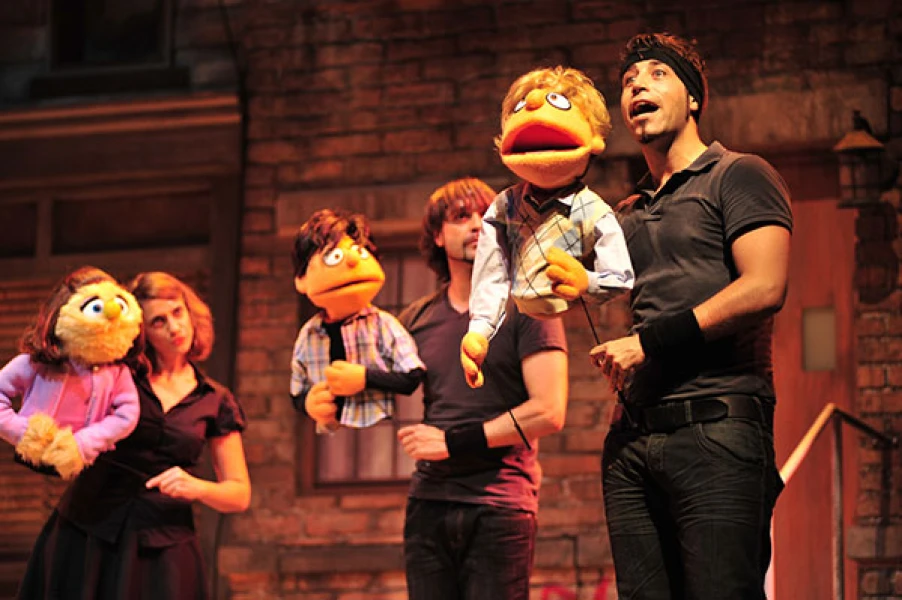 Imagen del musical Avenue Q (2010)