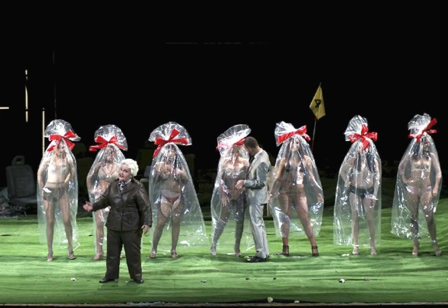Imagen destacada de Ascenso y caída de la ciudad de Mahagonny (2010)