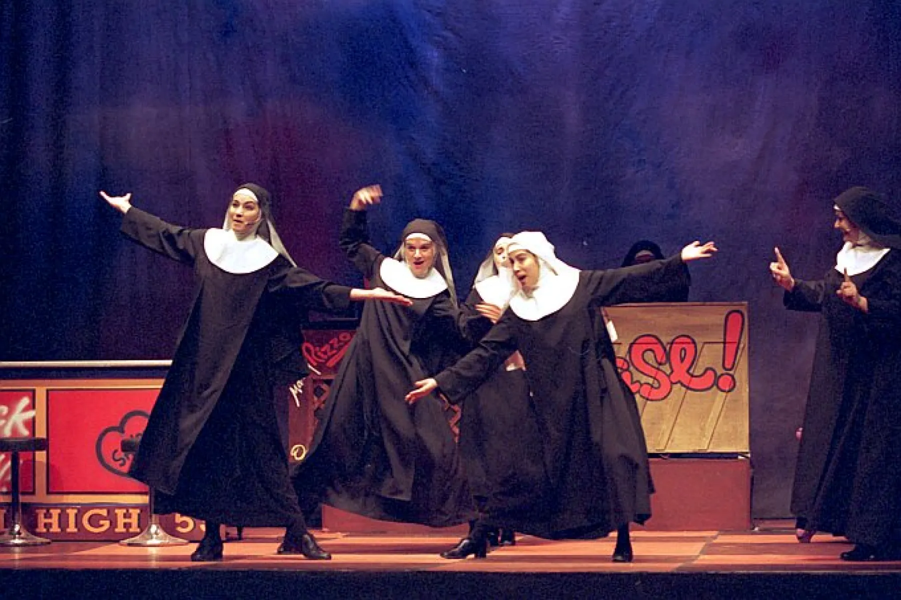 Imagen del musical Monjitas (2000)