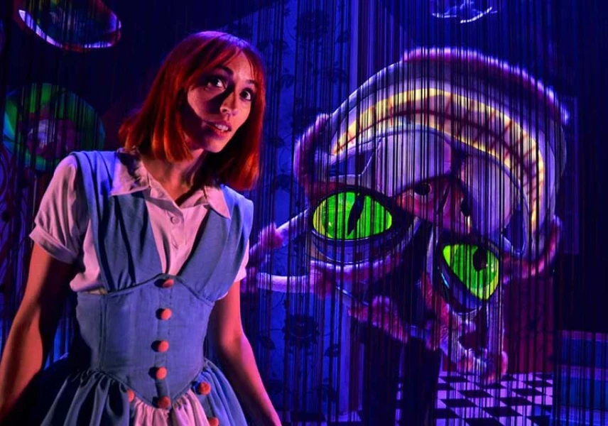 Alicia en el musical de las maravillas (2019)