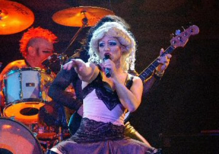 Hedwig & el centímetro cabreado (2004)