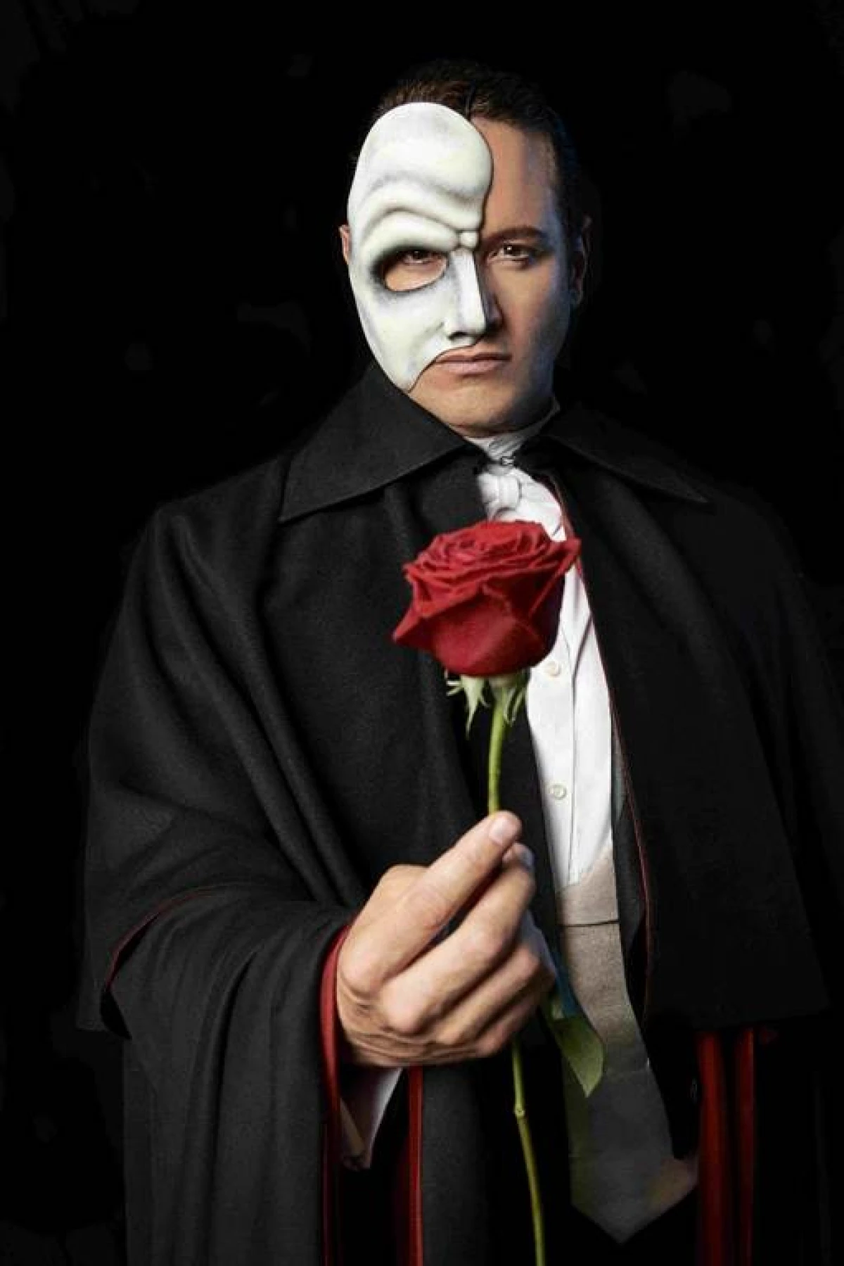 Primeras imágenes de Daniel Diges como El fantasma de la ópera