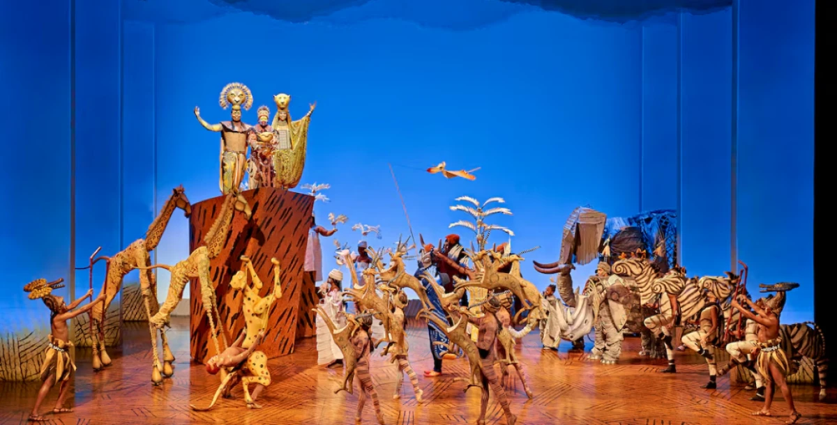 El Rey León inicia su 15ª temporada en Madrid: Un viaje atemporal que celebra su legado con nuevo elenco y una exposición especial