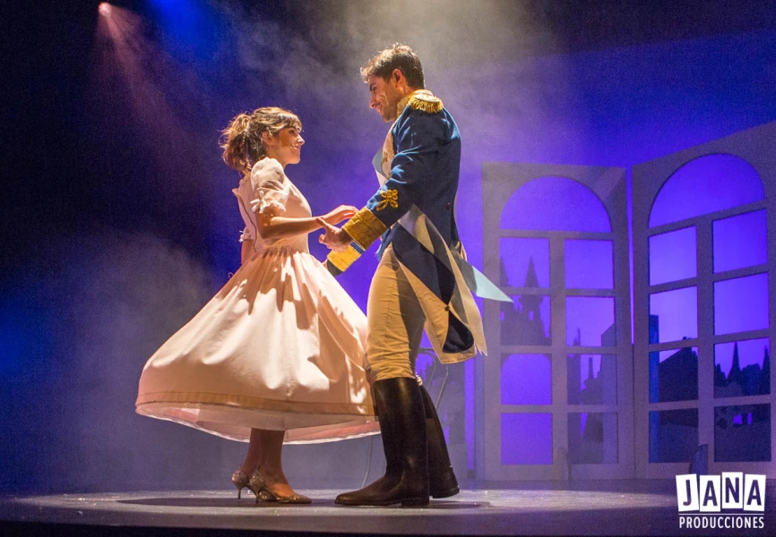 Cenicienta y zapatito de cristal (2017)