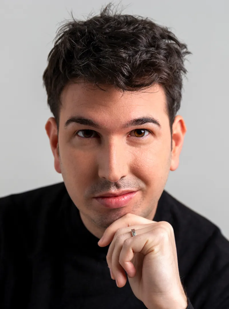 Adrián Romero