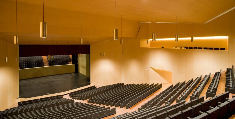 Centro de Exposiciones y Congresos Lienzo Norte en Ávila
