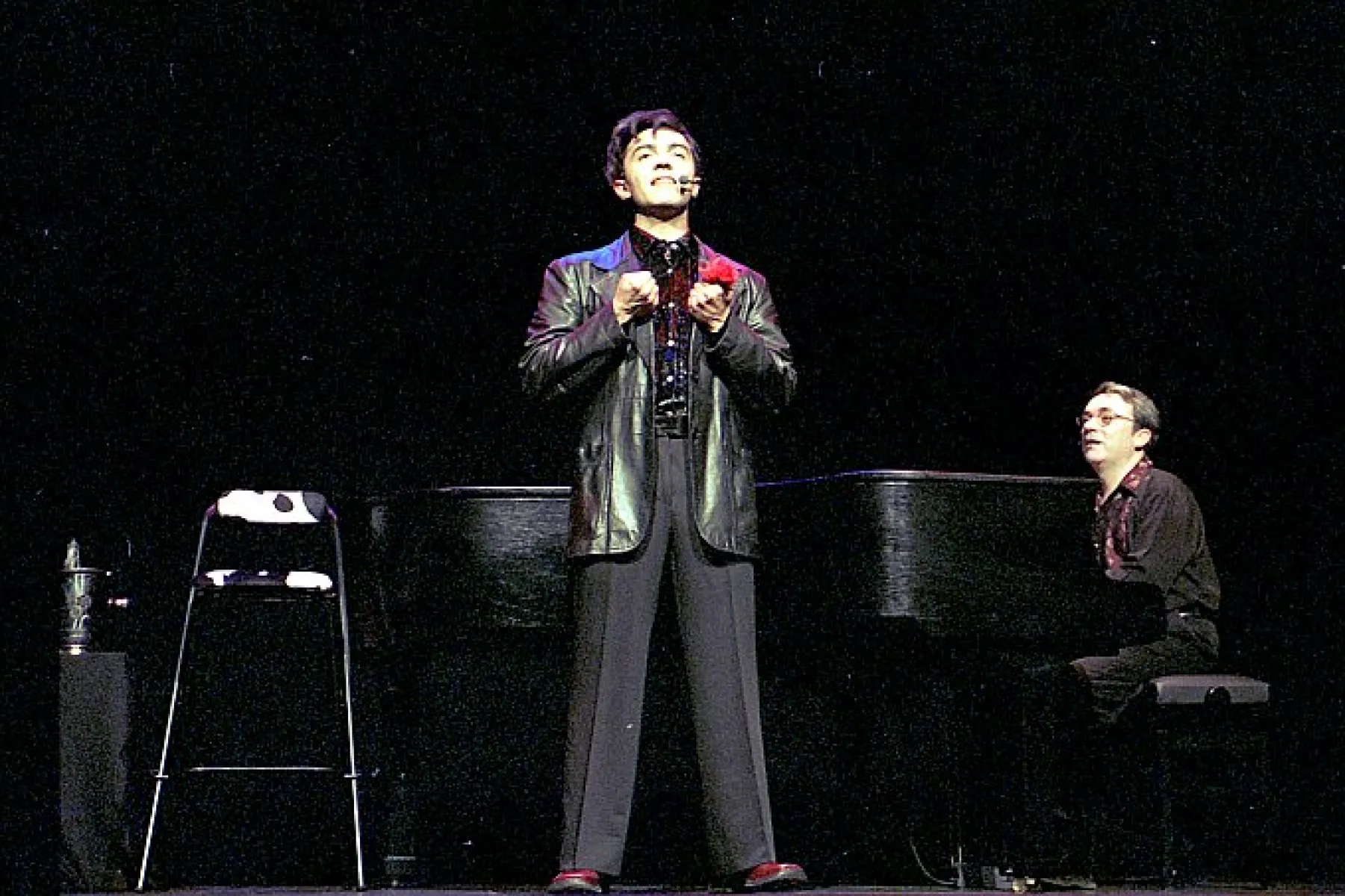 Imagen del musical Con la gloria bajo el brazo (2001)