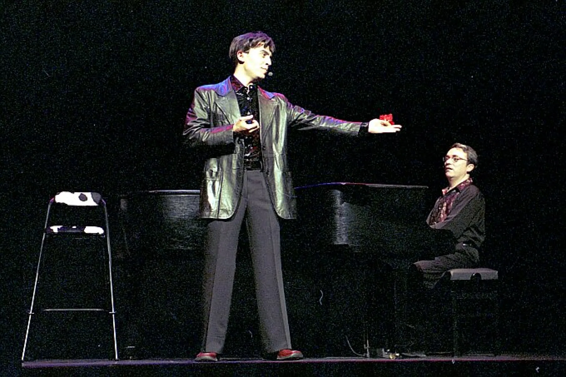 Imagen del musical Con la gloria bajo el brazo (2001)