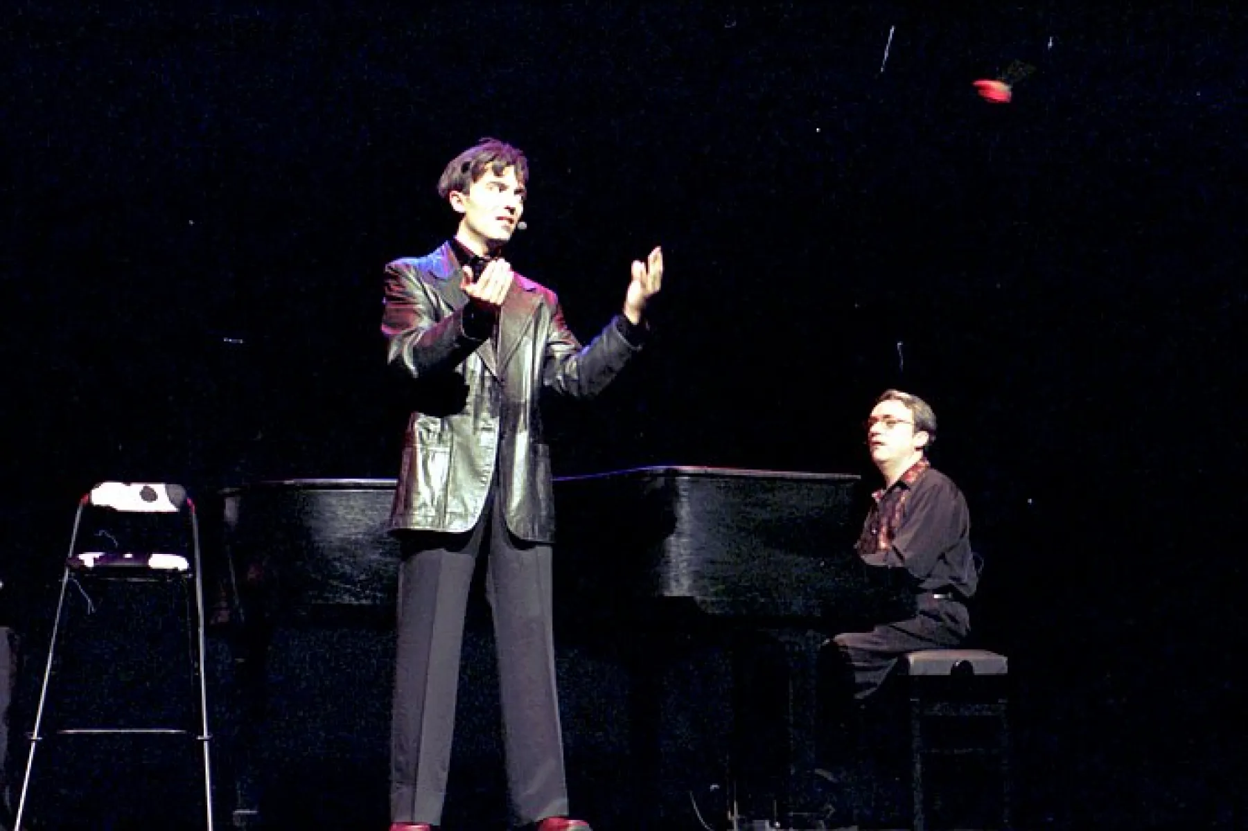 Imagen del musical Con la gloria bajo el brazo (2001)