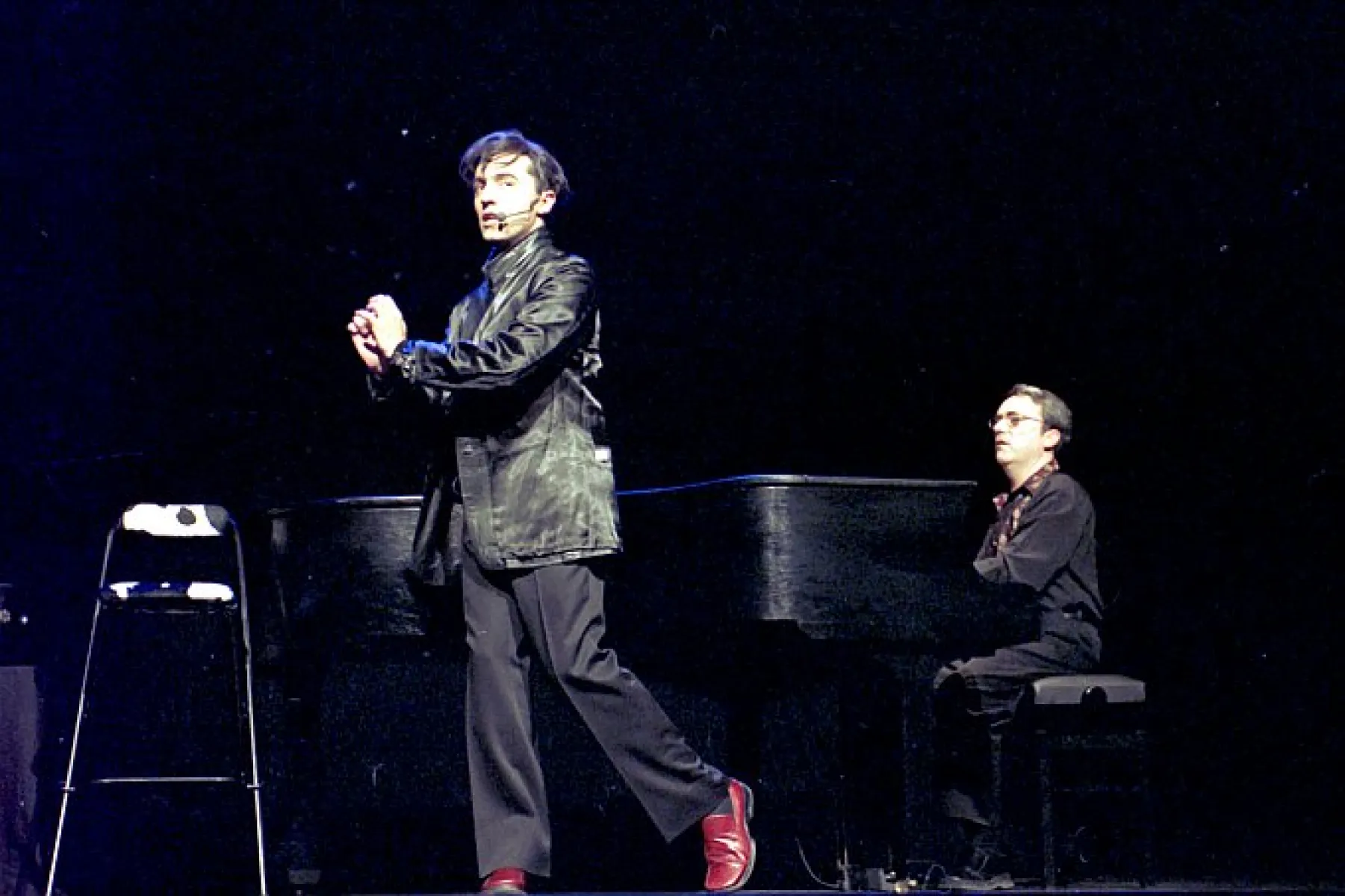 Imagen del musical Con la gloria bajo el brazo (2001)