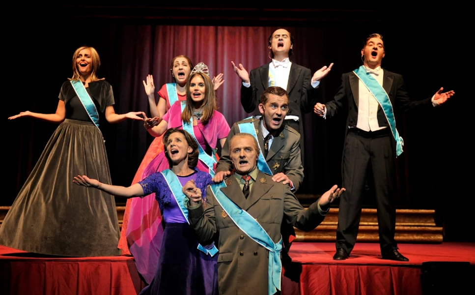 Imagen del musical La familia irreal (2012)