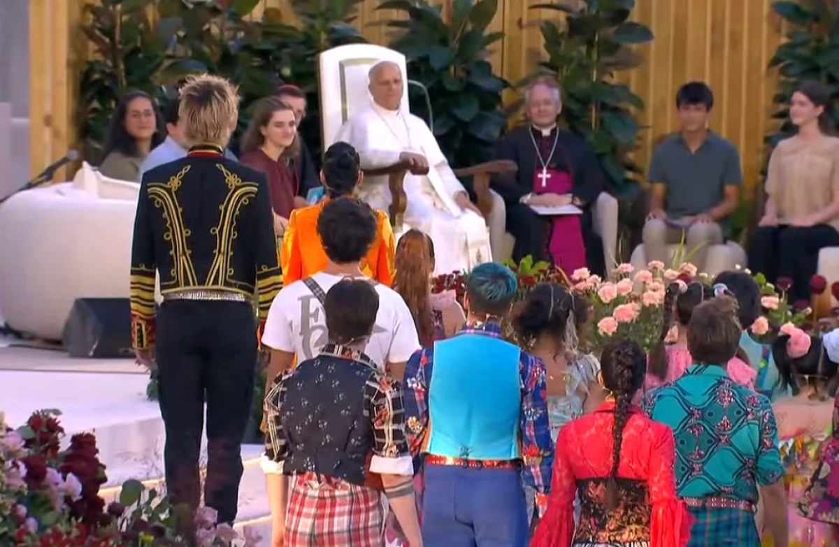 Clamor juvenil en la Plaza de Lima: El elenco de GODSPELL se reencontró en Madrid para actuar ante el Papa León XIV