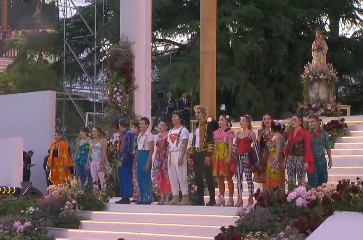 Clamor juvenil en la Plaza de Lima: El elenco de GODSPELL se reencontró en Madrid para actuar ante el Papa León XIV