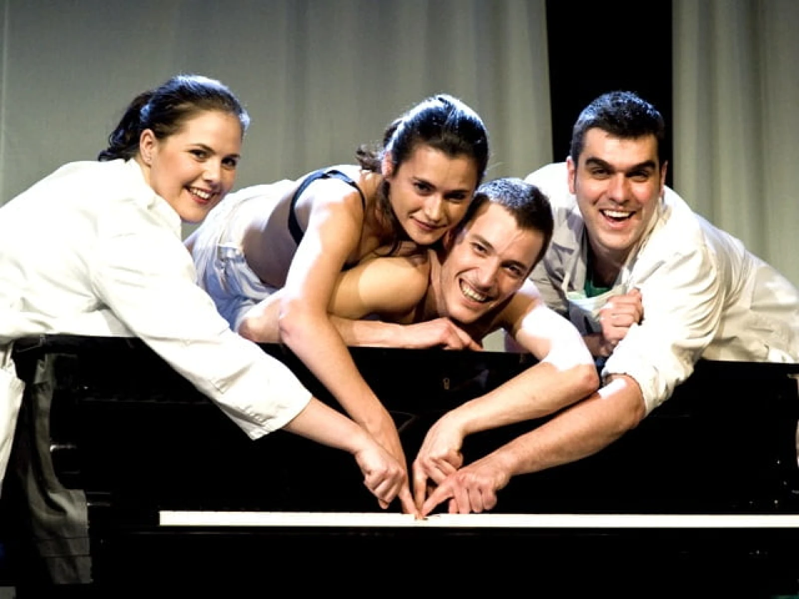 Imagen del musical Pegados (2010)